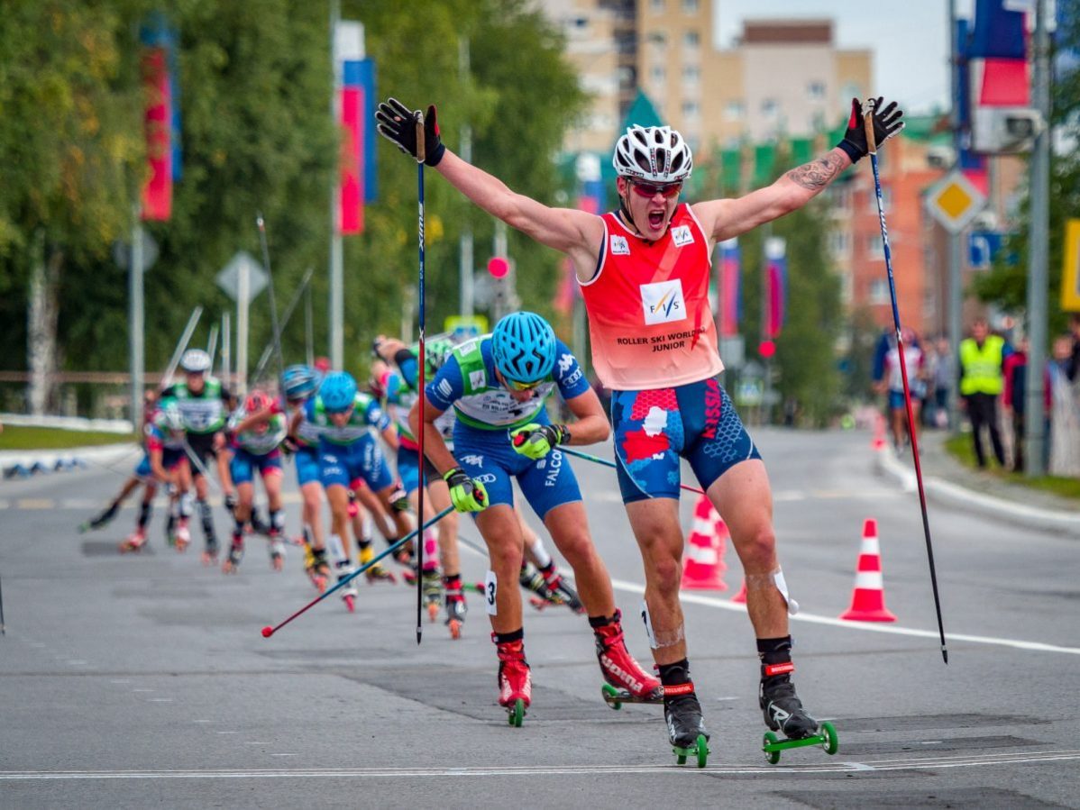 Лыжероллеры гонки сегодня. Роликовые лыжи. Лыжероллеры легков. Лыжероллеры соревнования. Ханты-мансийск лыжероллеры.