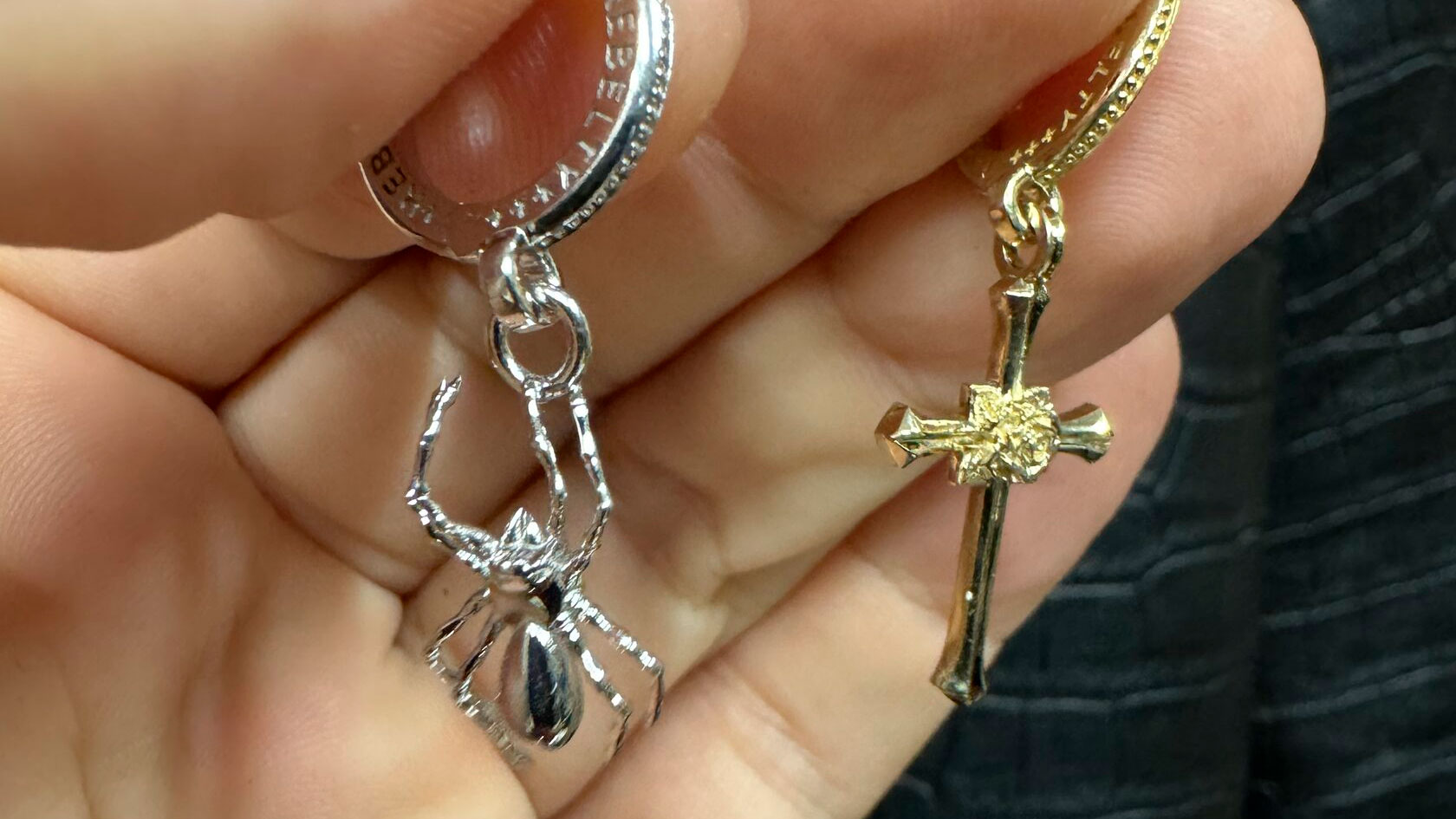 Серебро и золото в мужских серьгах