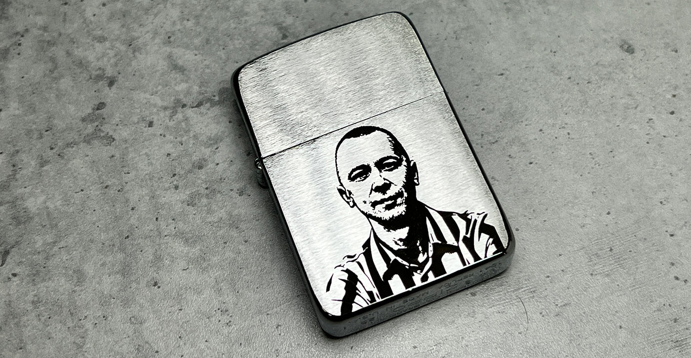 Лазерная гравировка векторного портрета на зажигалке Zippo
