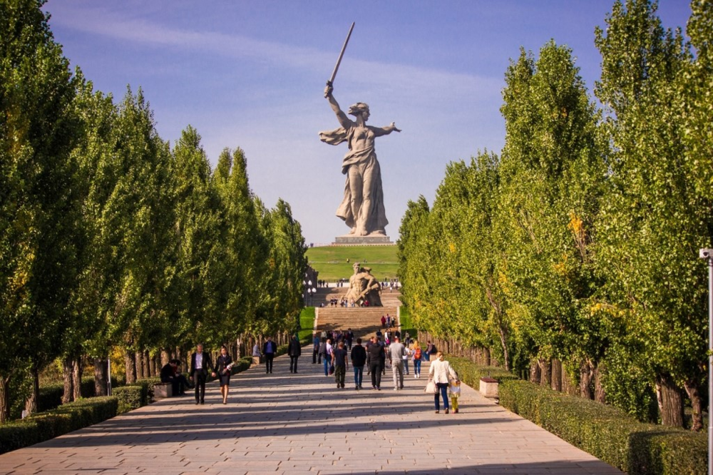 Волгоградская область ой. Мамаев Курган Волгоград. Мамаев Курган обзорная экскурсия. Храм на Мамаевом Кургане Волгоград.