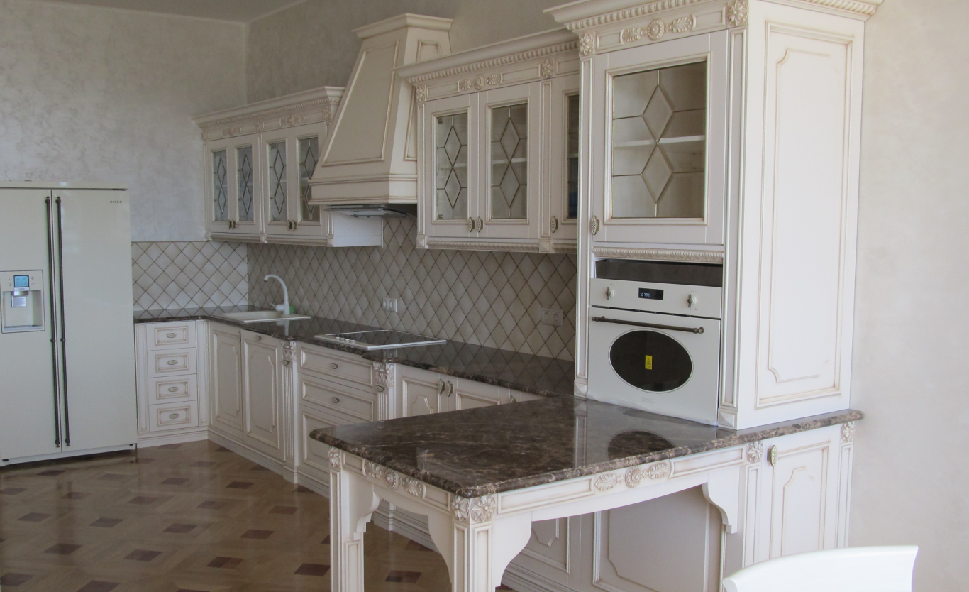 Дизайн кухни в белом цвете