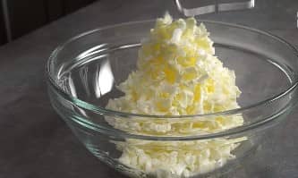 Приготовление королевской ватрушки с творогом в духовке: шаг 1