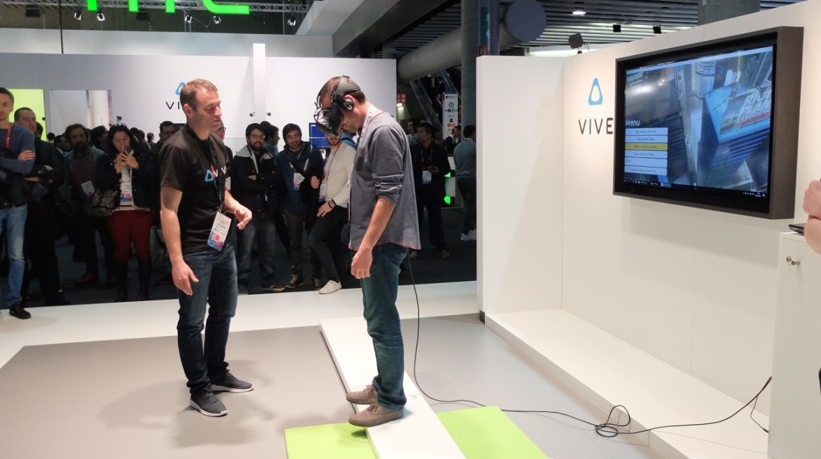 Игры виртуальная реальность пермь. VR клуб Пермь игровое пространство. Очки виртуальной реальности на мероприятии. VR очки на мероприятие. Очки виртуальной реальности на корпоратив.