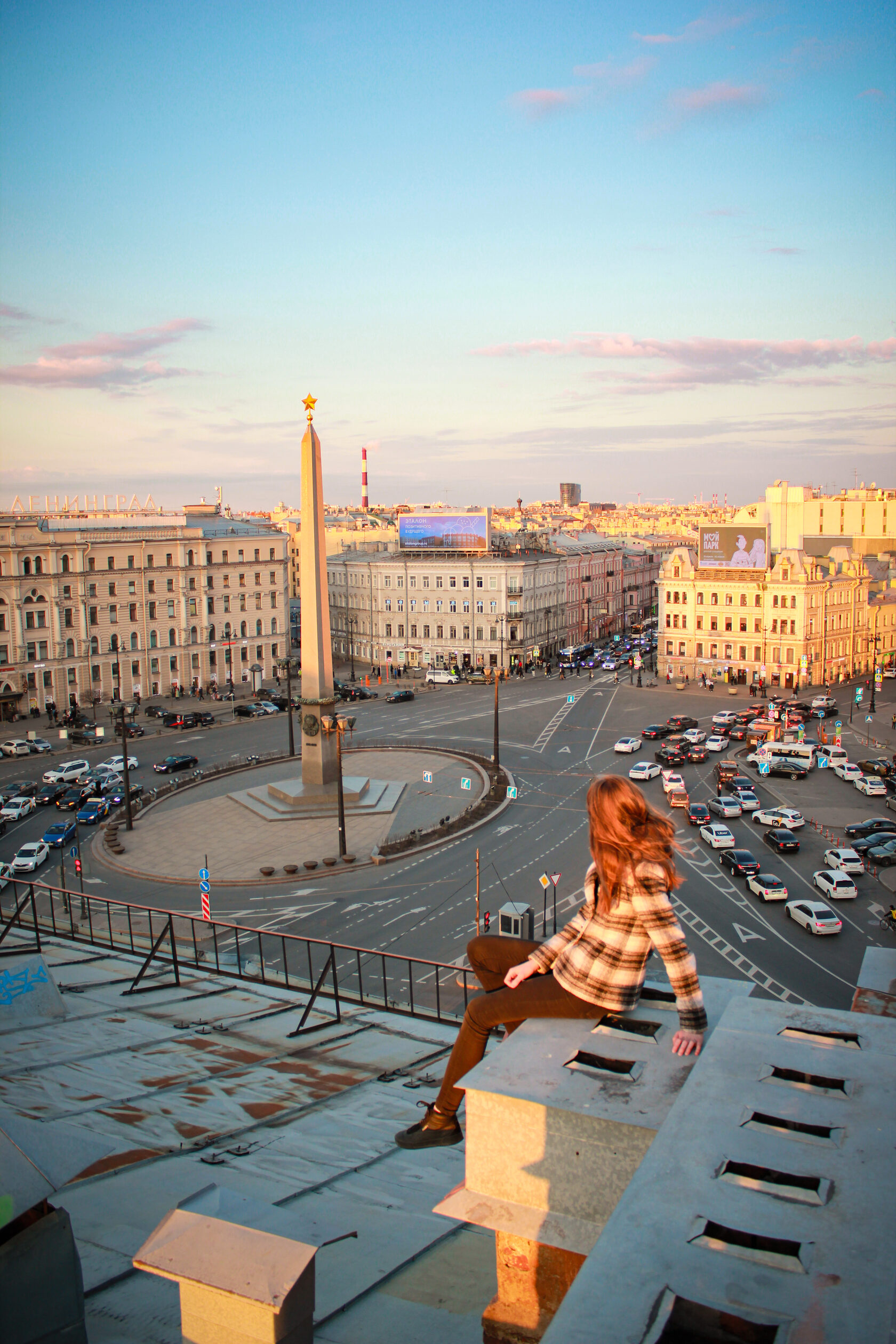 Легальная спб. Прогулки по крышам Санкт-Петербурга. Экскурсия по крышам Питера. Крыша в Питере на Лиговском.