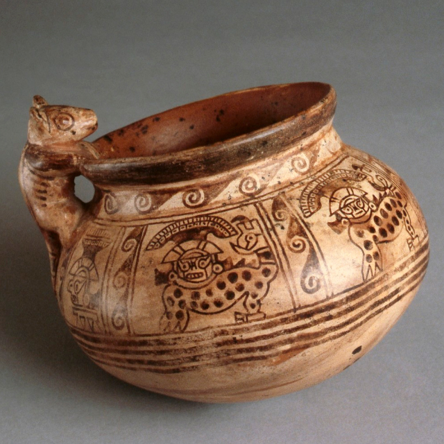 Сосуд. Культура Ламбаеке, 900-1100 гг. н.э. Коллекция The Denver Art Museum.