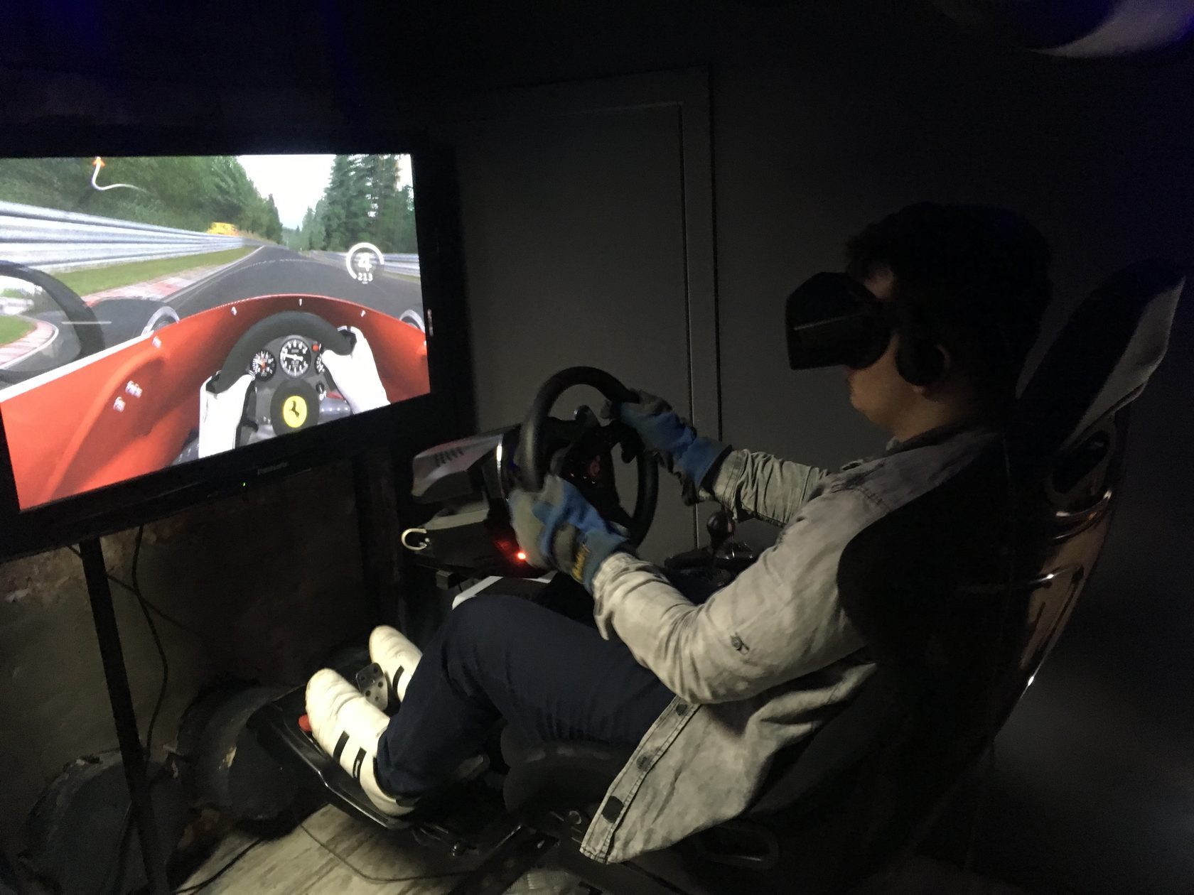 Автосимы. Автосимулятор виртуальной реальности. Автосимулятор VR AC 2.0. VR аттракцион автосимулятор. Клуб автосимуляторов в Москве.