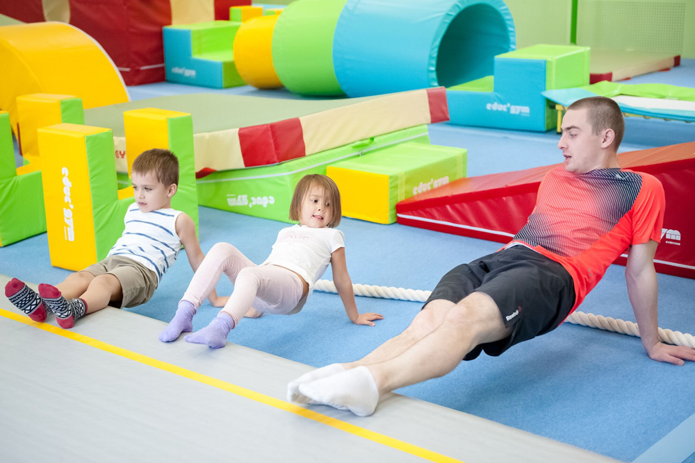 Детский джим. Гимнастический центр для детей. Gym Kids гимнастика. Гимнастический центр для детей домашние. Гимнастика для детей в ТЦ.