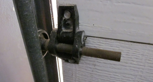 Replacing Broken Garage Door Hinges Replacing Broken Garage Door Hinges