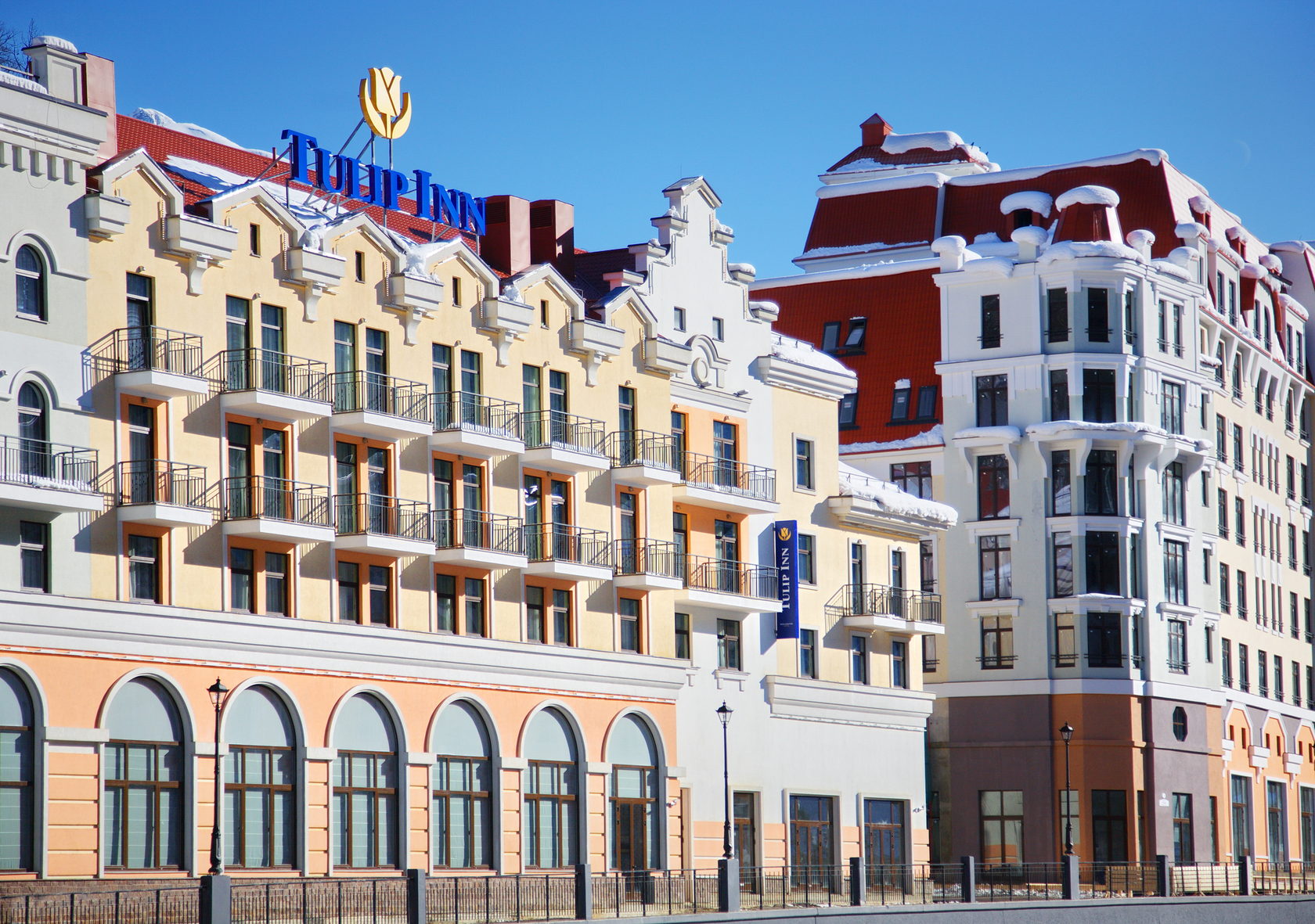 Отель хутор. Отель Tulip Inn Rosa Khutor 3*. Отель Тулип Сочи роза Хутор. Красная Поляна Tulip Inn Rosa Khutor. Тюлип ИНН роза Хутор.