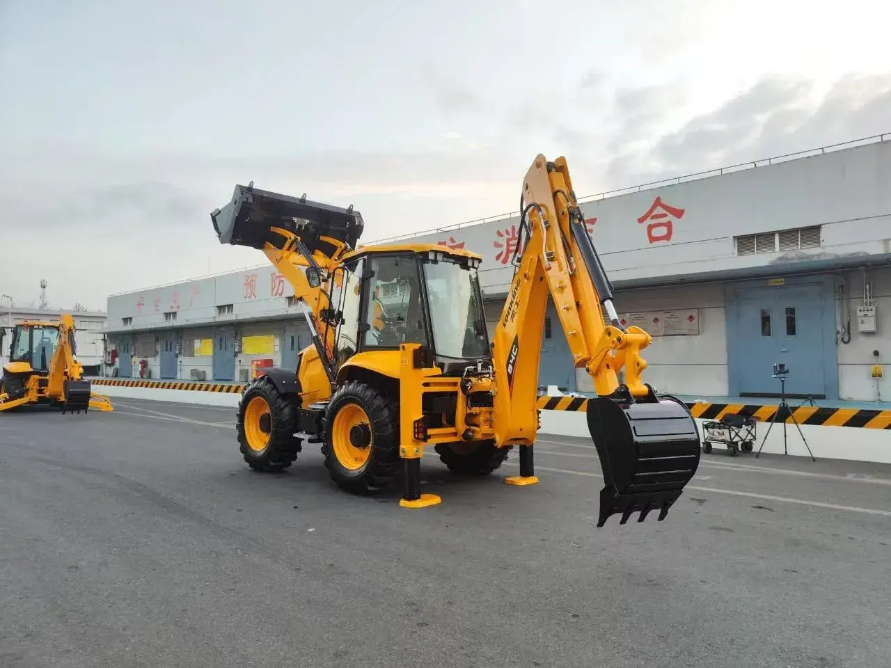 Экскаватор-погрузчик LONKING CDM 84C