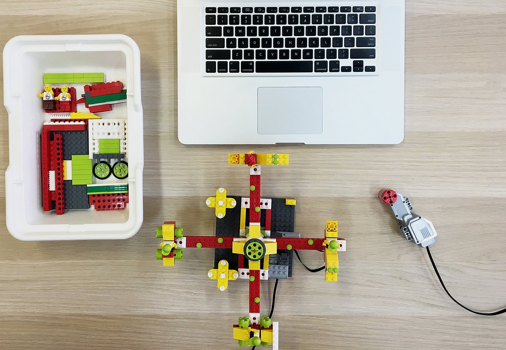 Кубик робототехника. Лего ведо программирование датчиков. LEGO WEDO кубики. Конструктор робототехника. Конструктор электрический программируемый.