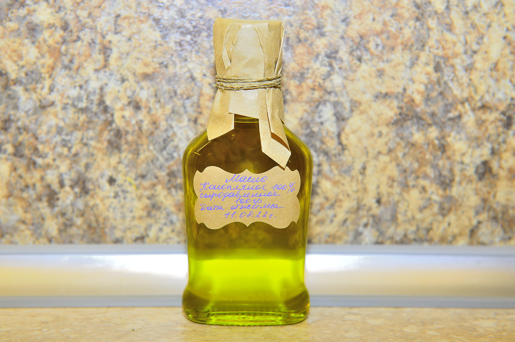 Сыродавленное масло холодного отжима из семян конопли. / Сыродавленное ...