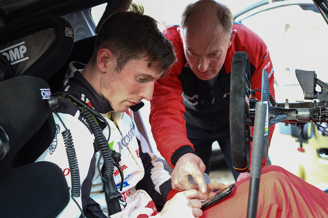 Элфин Эванс и его разведчик Гвиндаф Эванс, Toyota Yaris WRC