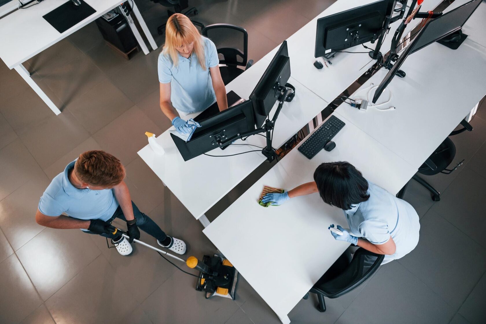 регулярная уборка офисного помещения клининговой компанией в Кишиневе