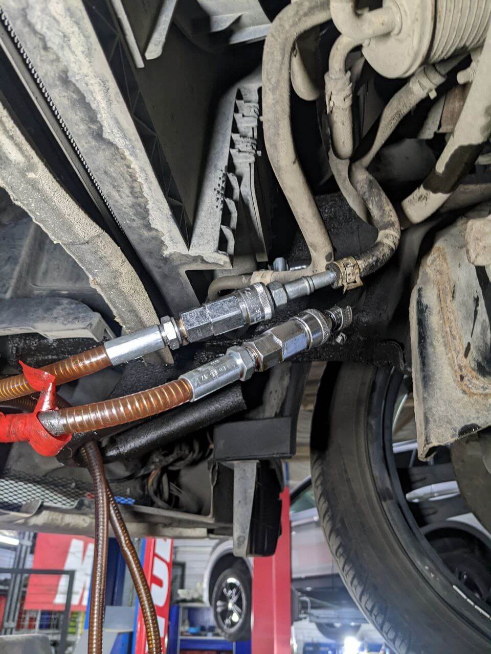 Установка адаптеров для замены масла