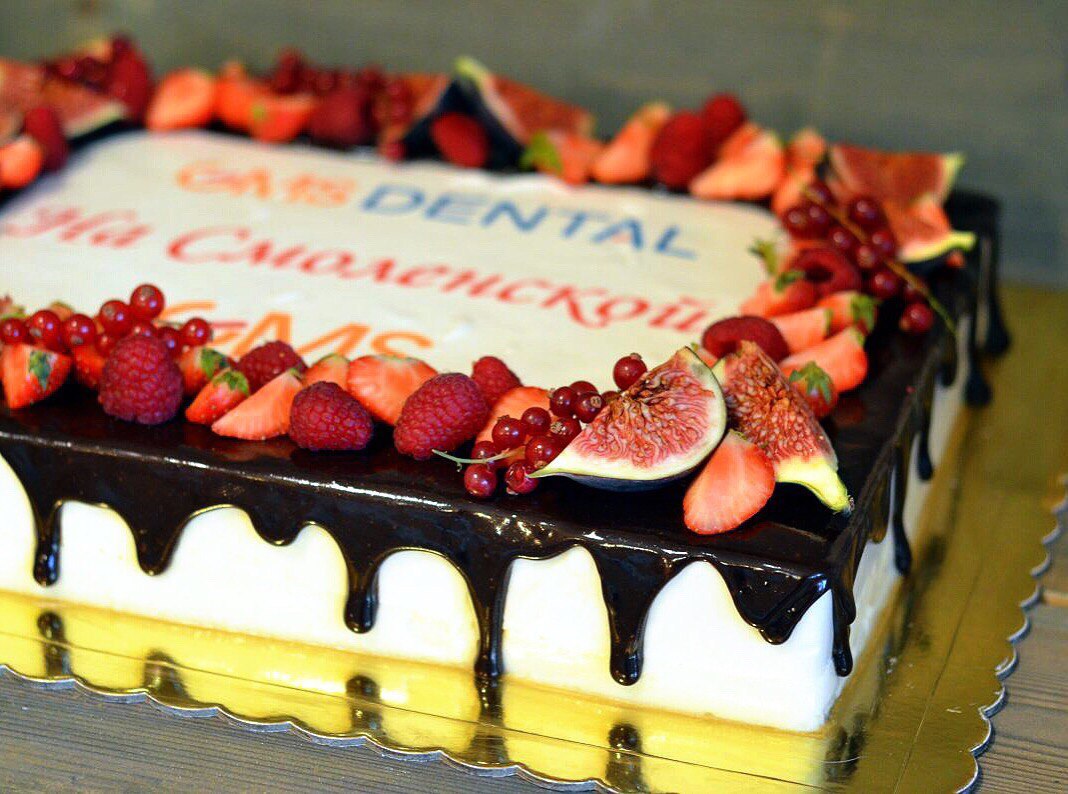 Заказ на дом на день рождения. Прямоугольный торт с фруктами. Торт с днем рождения!. Корпоративный торт. Корпоративный торт с фруктами.