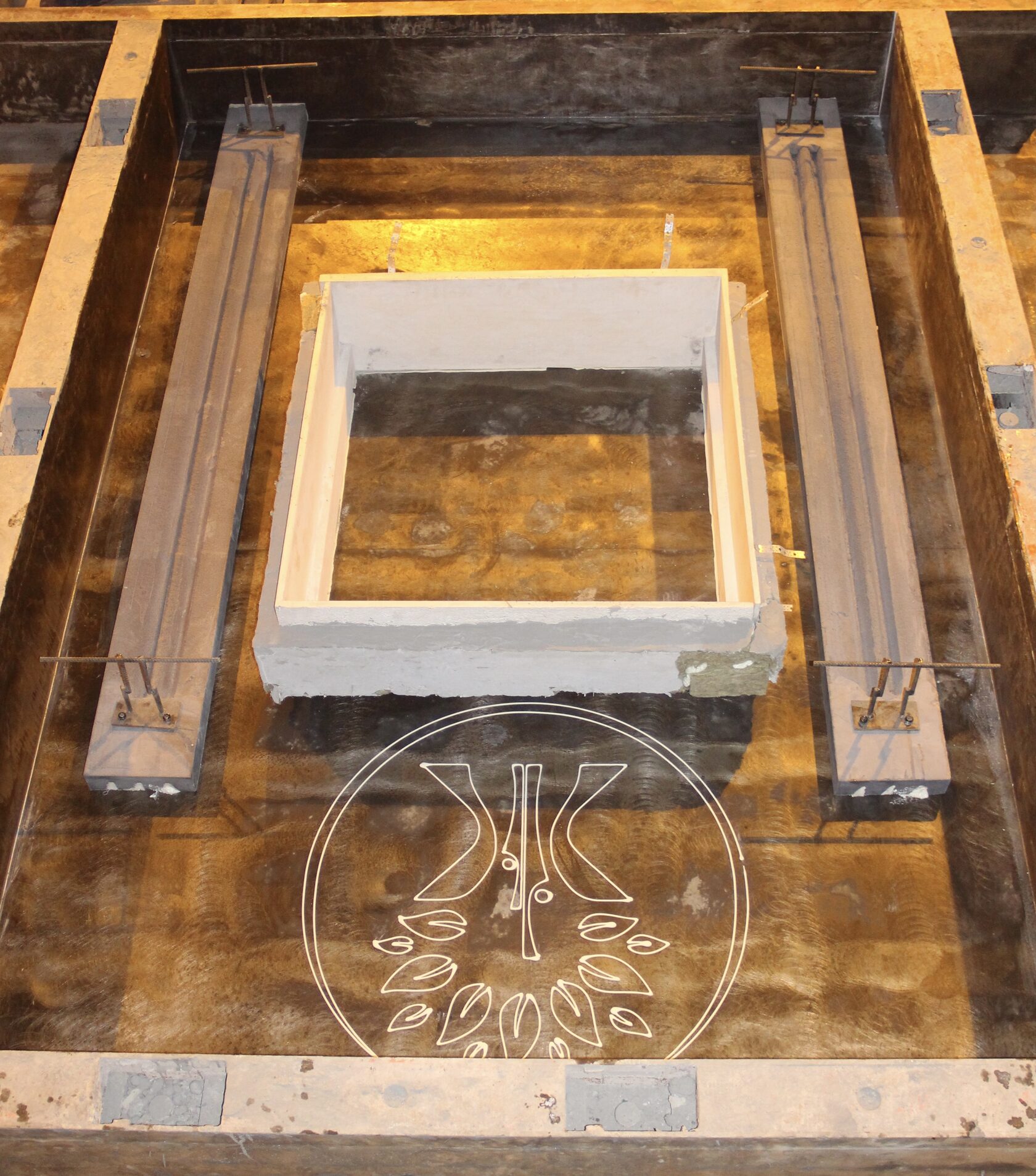 Укладка фасадных панелей на платформу