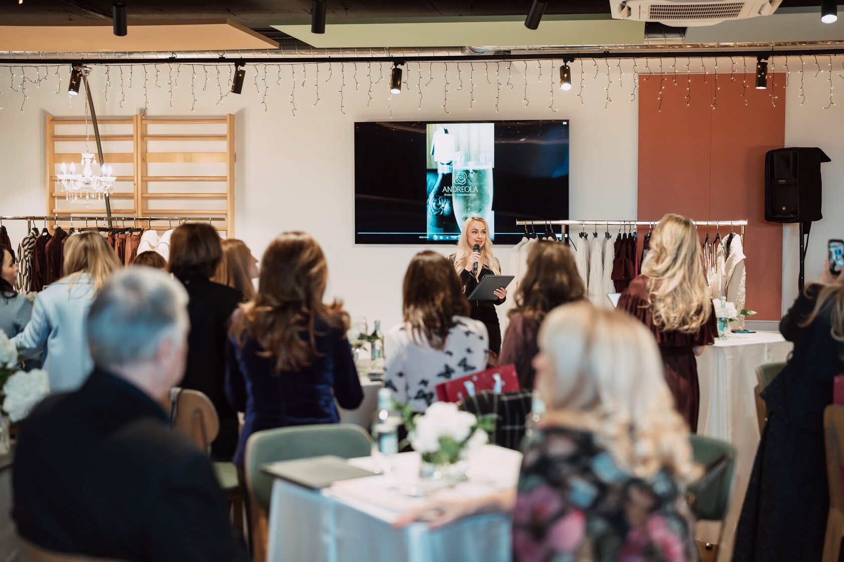 Коктейл и вип гости на събитие на Merlenne