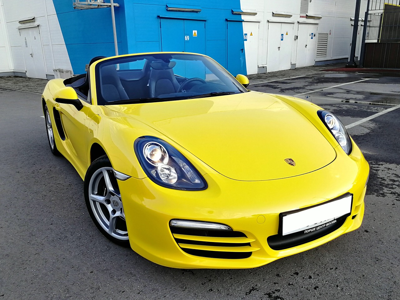 Porsche 718 Boxster Yellow