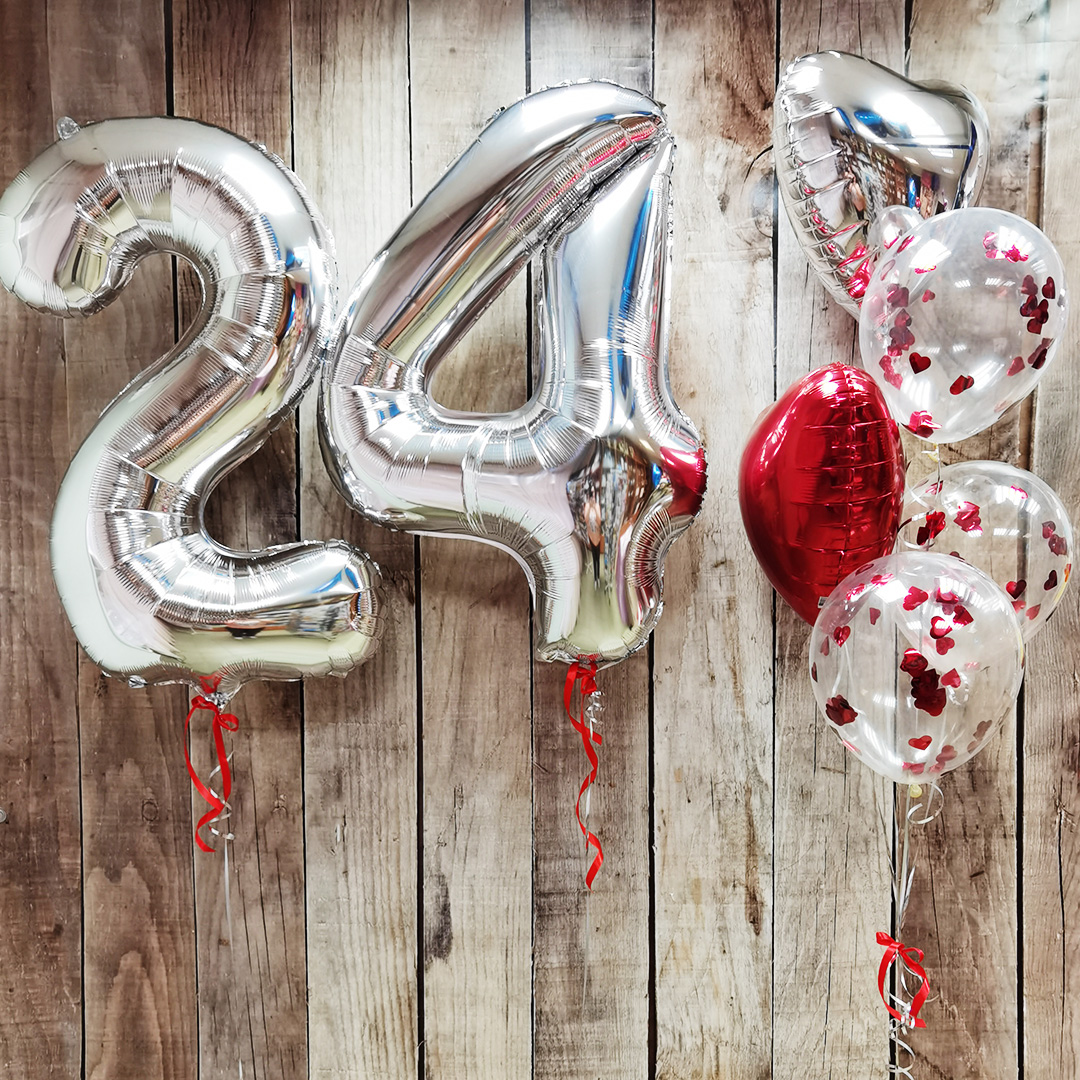 Серебристые шары на 24 года. Цифры 24 из фольги, прозрачные шары с красным конфетти