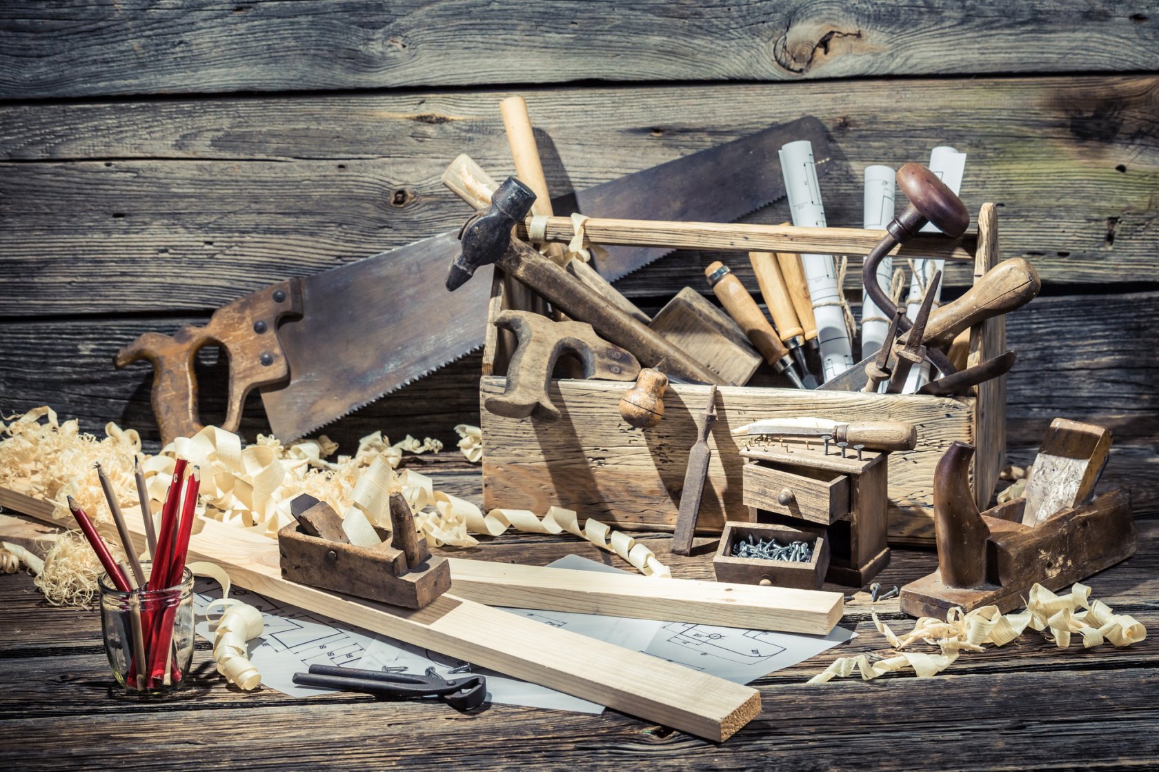 Старинные инструменты плотника и столяра