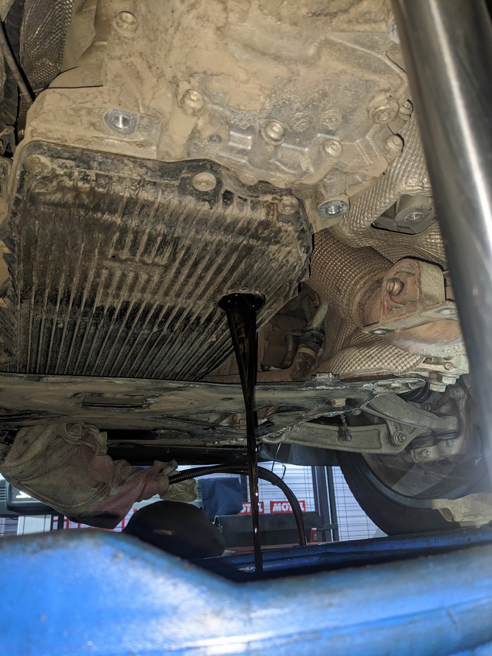 Слив старого масла Audi Q8