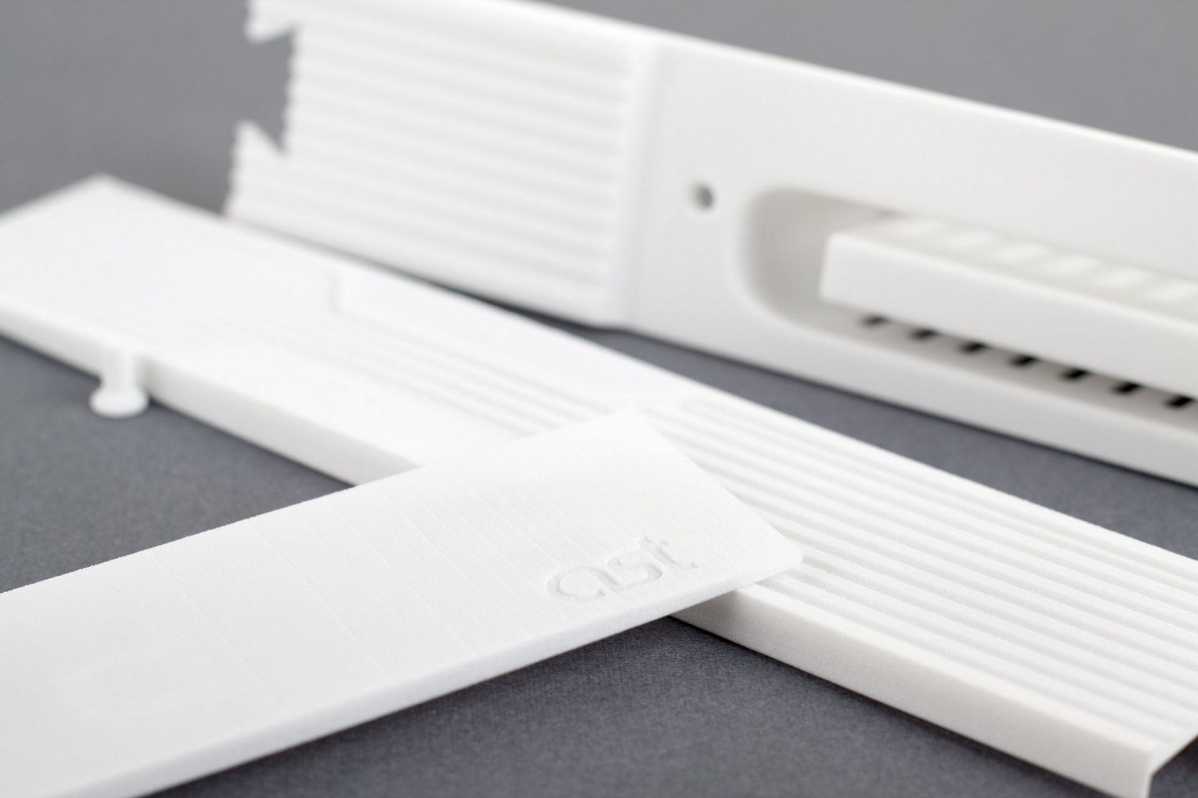 Обычно производители меняют дизайн продукта по одной из этих двух причин