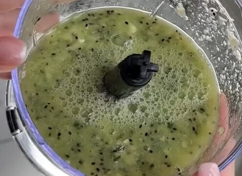 Приготовление лимонада с киви и лимоном: шаг 4