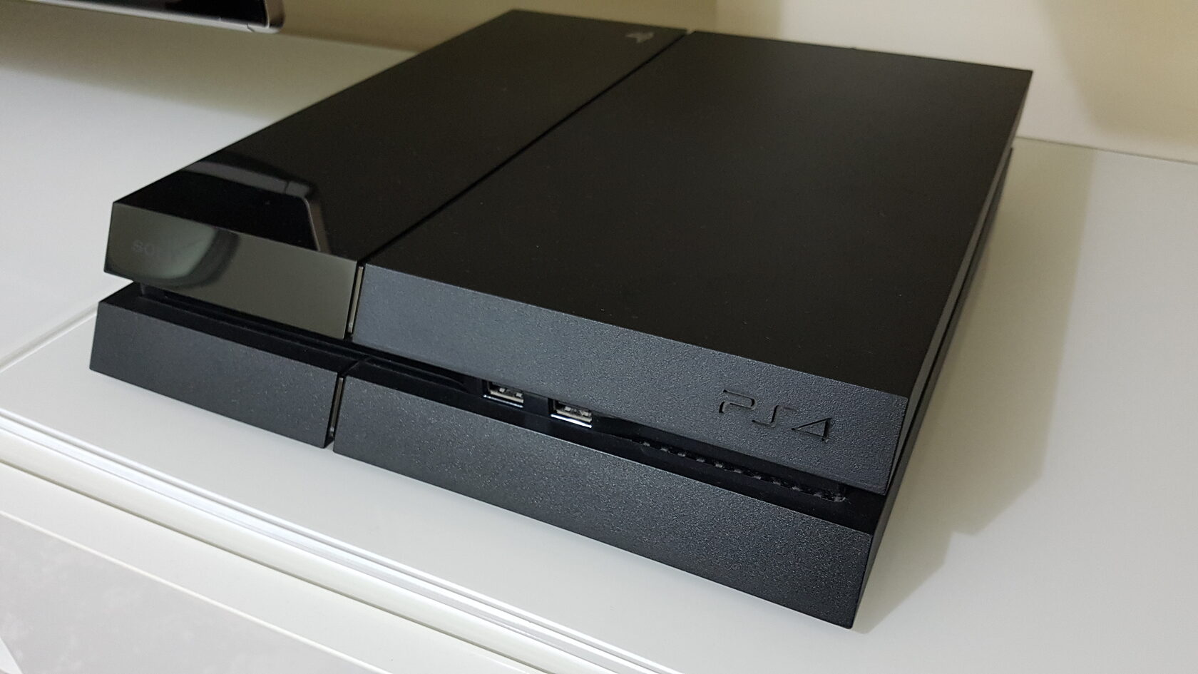 Playstation 4 slim фото