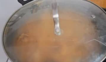 Приготовление ёжиков из фарша с рисом и подливкой: шаг 16