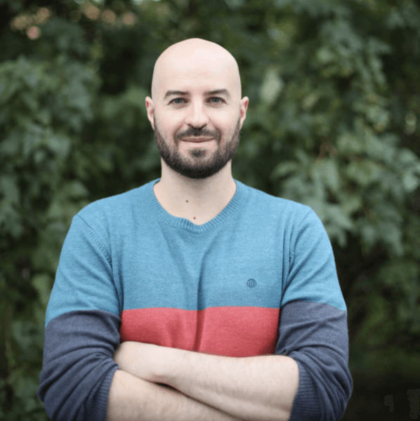 Учитель итальянского. Репетитор по итальянскому языку. Репетитор по итальянскому языку москва. Итальянский учитель чезаре карта. Преподаватель по итальянскому языку.