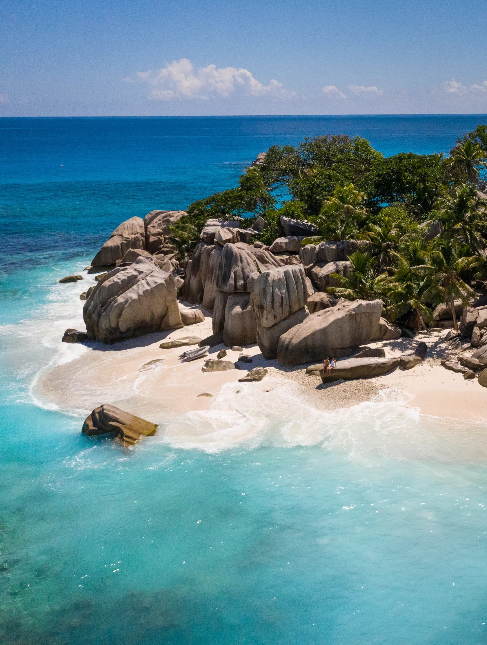 Raffles Seychelles на Пралене: частные виллы с бассейном, до 50% скидки, BB=HB от 5 ночей, дети до 12,99 лет бесплатно и расширенные привилегии для двух‑ и четырёхспальных вилл при бронировании до 28.02.2026.