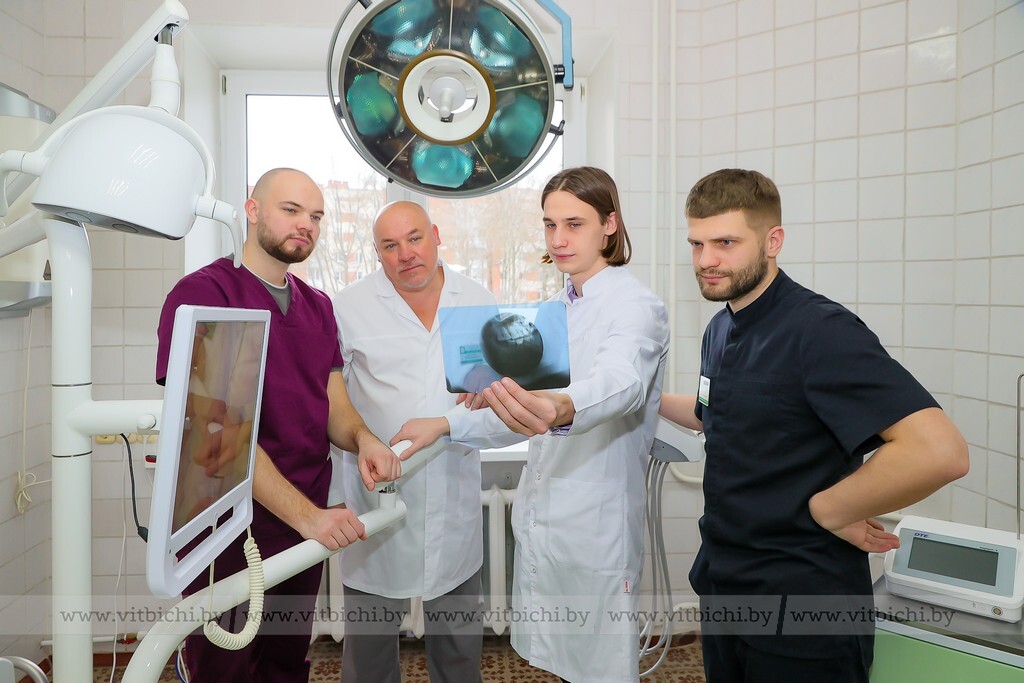 Три сына стоматолога Михаила Жигалкина на семейной планёрке