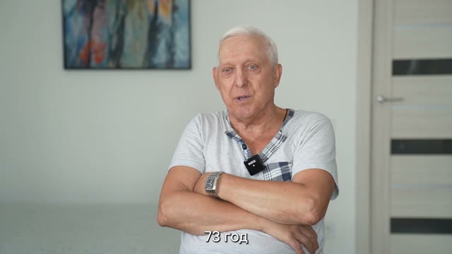 Социальный помощник Оксана Краевская беседует с Владимиром Онищенко