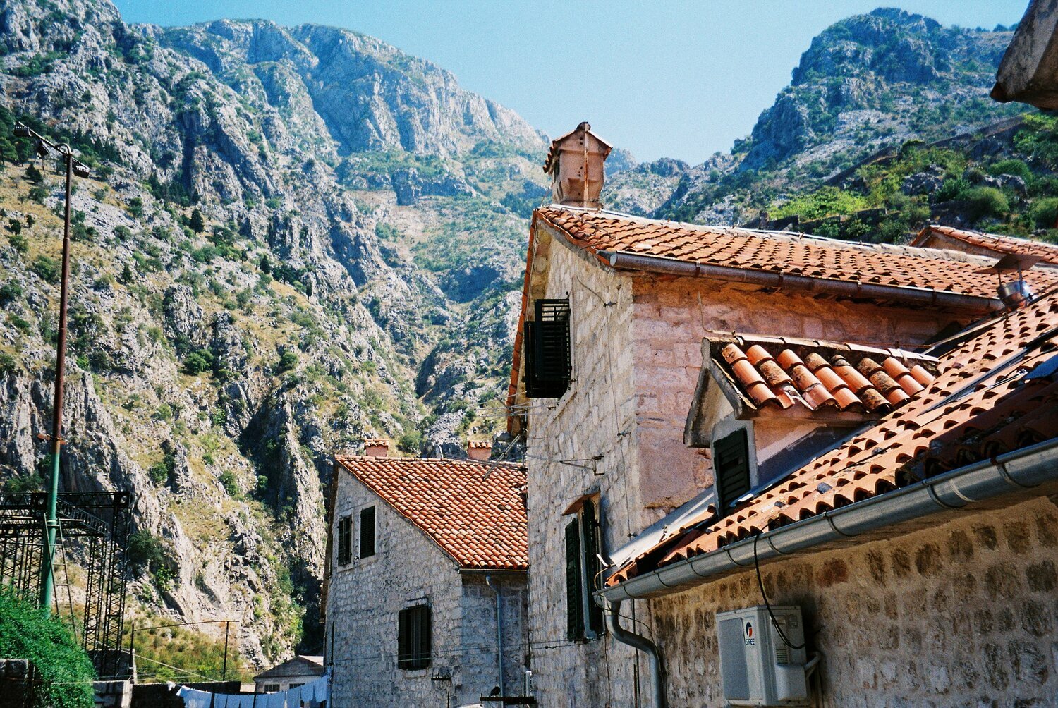 Travel-guide-to-kotor-old-town-in-montenegro