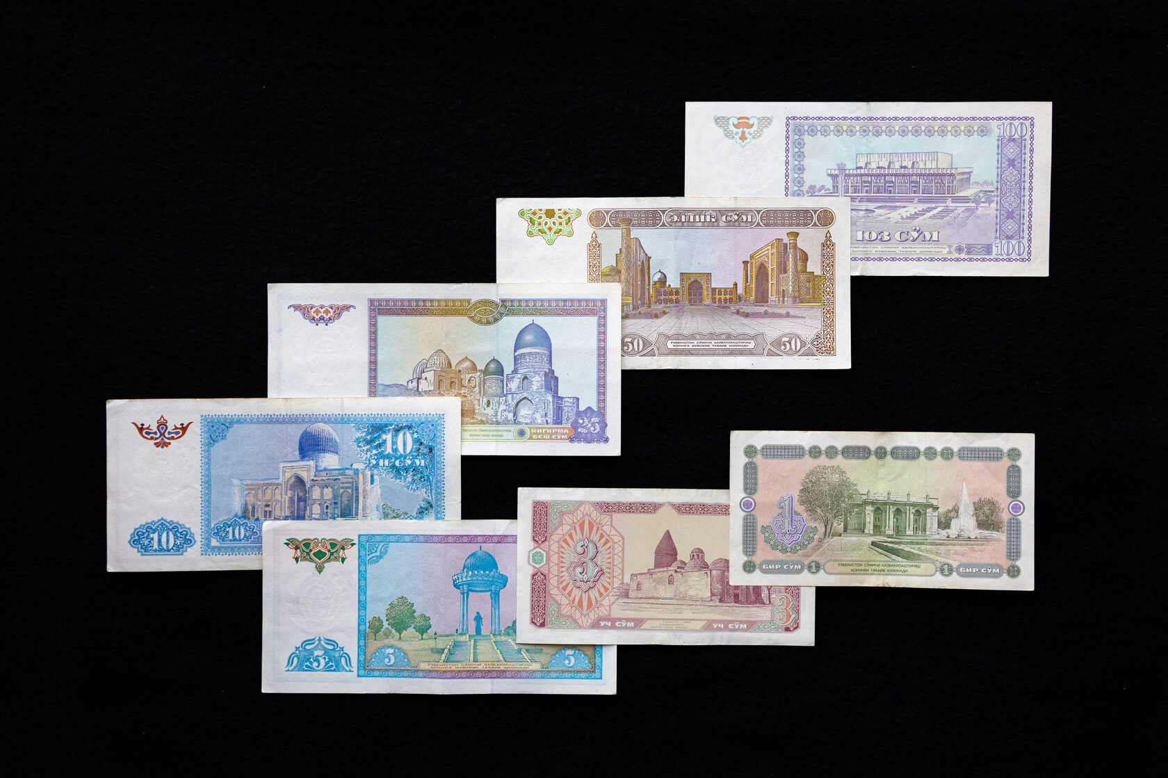 Узбекские сумы в москве. 2000 Узбекских сум. Узбекский сум банкноты в обращении. Нац валюта Узбекистана. 500 Сум Узбекистан.