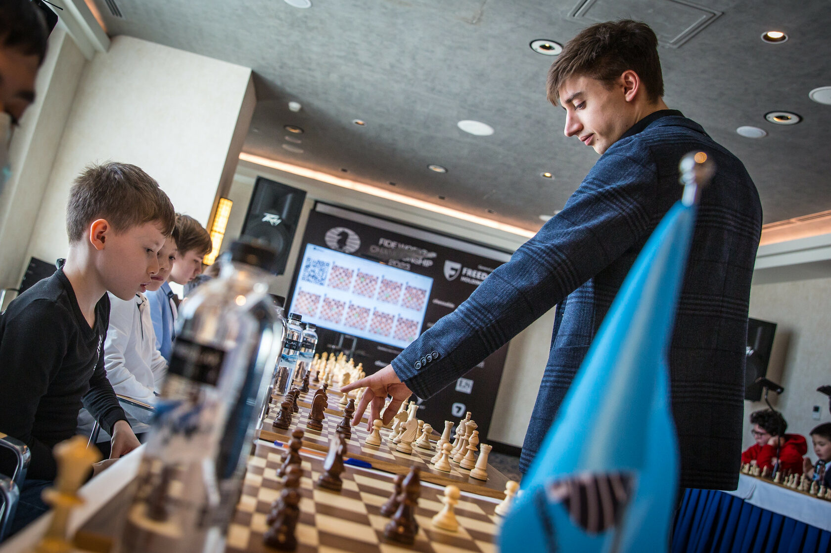 Daniil Dubov received the award and gave a simul - Anna Burtasova