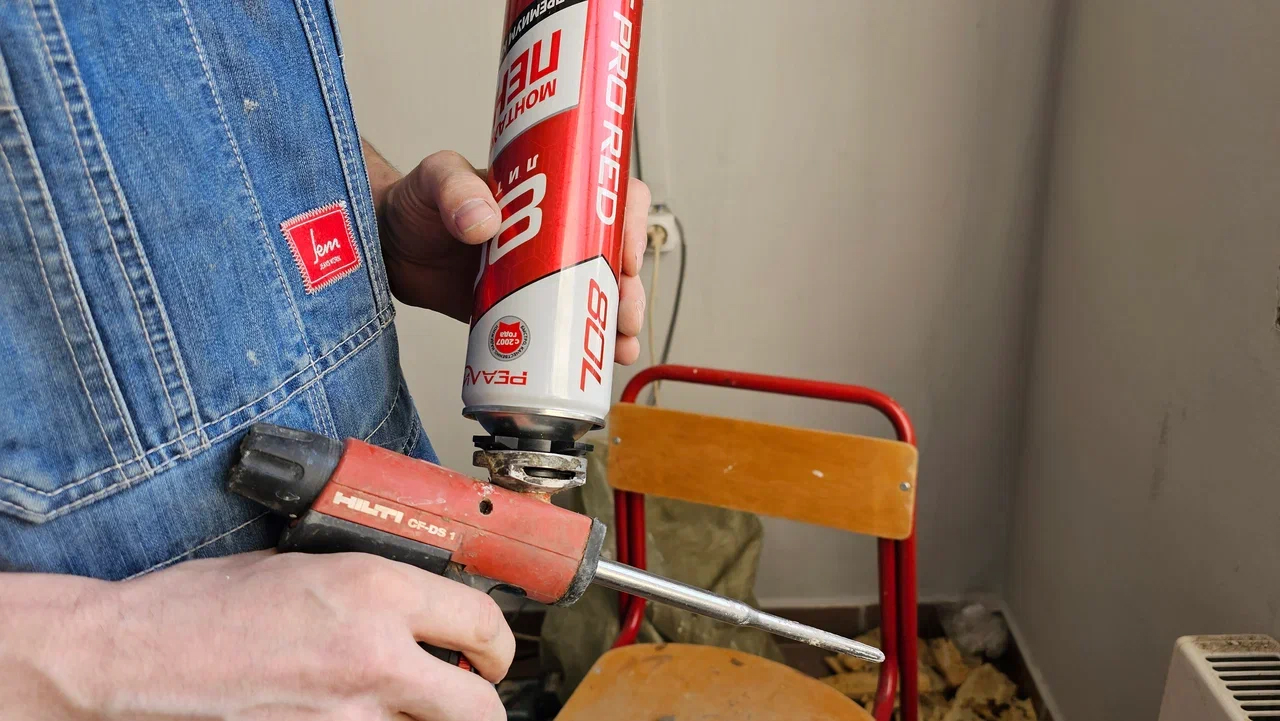 Как выглядит процесс демонтажа и установки окна и подоконника