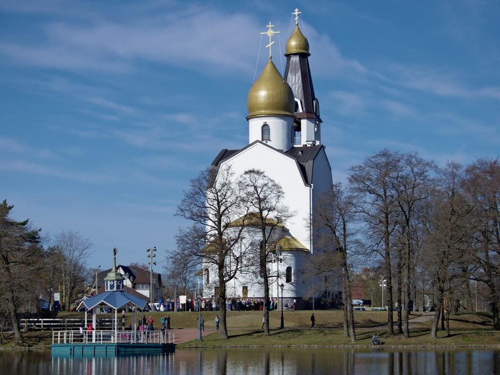 Сестрорецк. Храм Петра и Павла в Сестрорецке. Церковь святых Петра и Павла (Сестрорецк). Храм во имя Святой блаженной Ксении Петербургской, Сестрорецк. Сестрорецк храм Пасха.