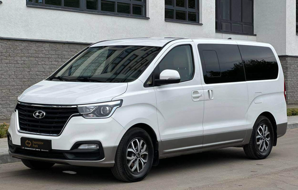 7 ситуаций, когда аренда минивэна — лучший выбор в Нижнем Новгороде  Hyundai H1 аренда Демидов Парк
