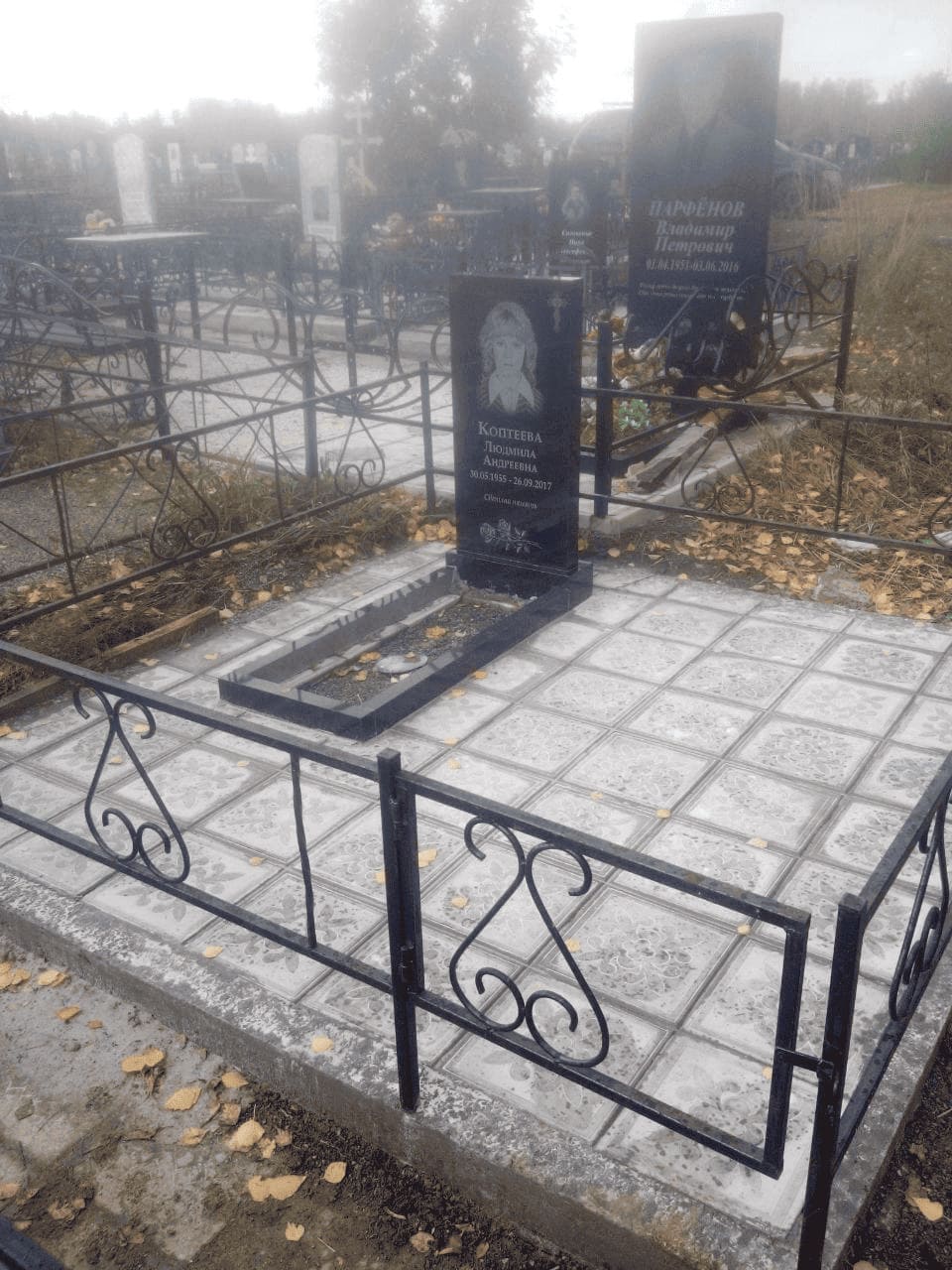 Памятник из Китайского гранита, размер 900х450