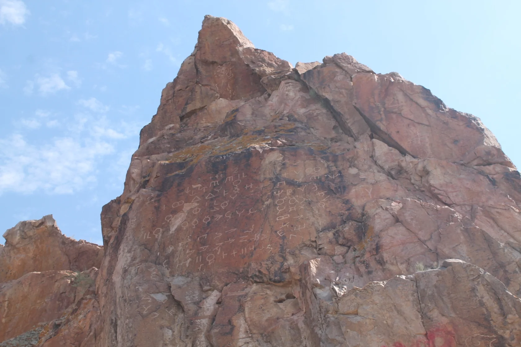 Тамгалы-Тас, наскальные рисунки