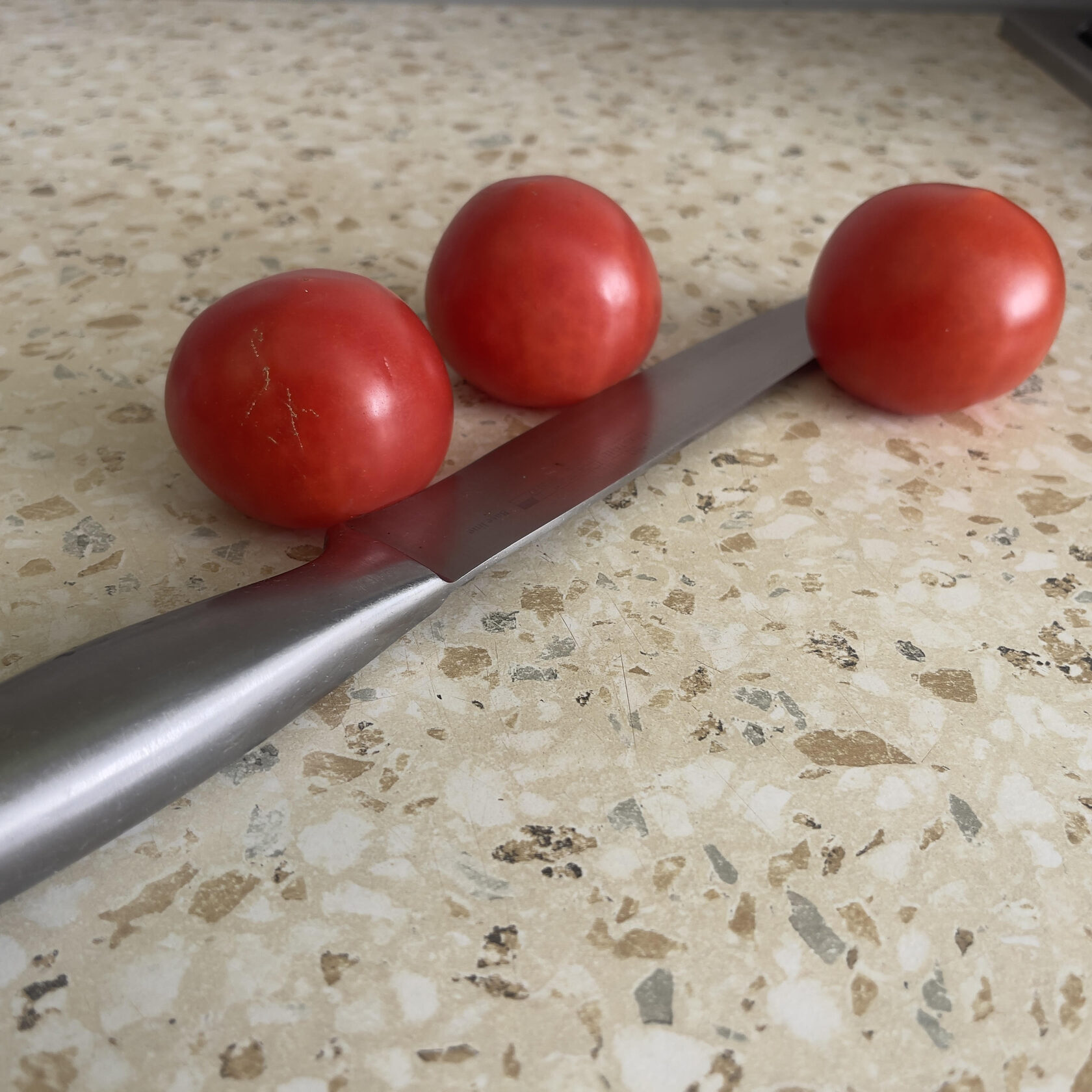 Можно ли рубить и резать на столешнице из компакт‑плиты HPL — экспертный разбор