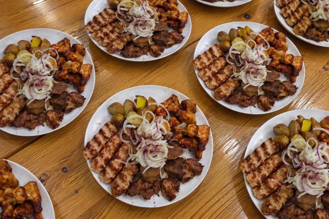 Мясные блюда для банкетной компании