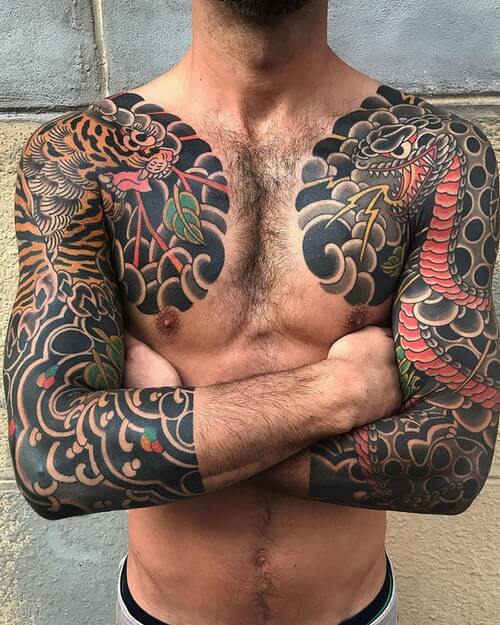 Тату под грудью - 7 фото | Красивые татуировки под грудью