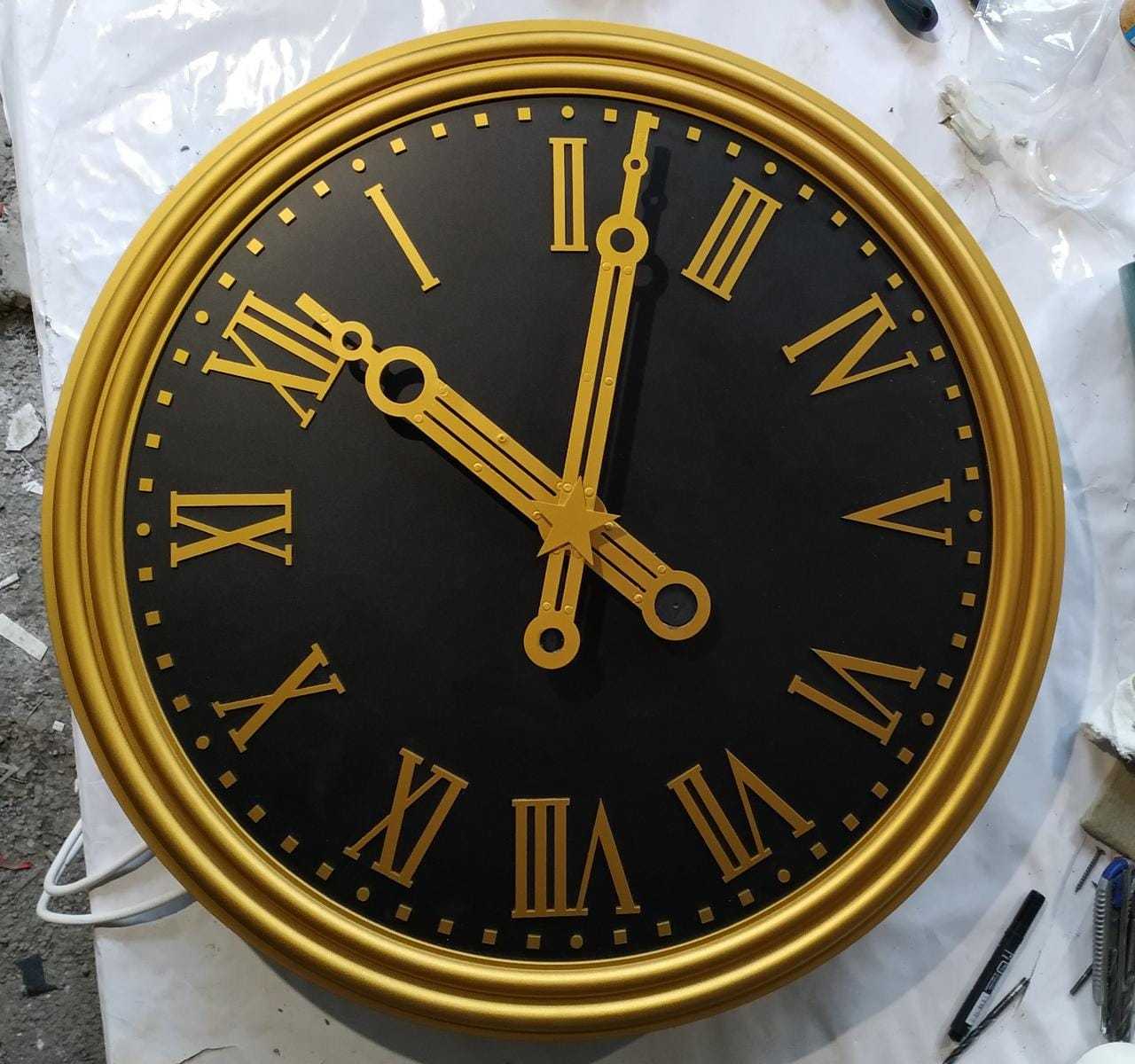 Часы 80 см. Фасадные часы. Фасадные часы 80 см диаметр. Башенные часы Минска. Часы фасадные уличные.