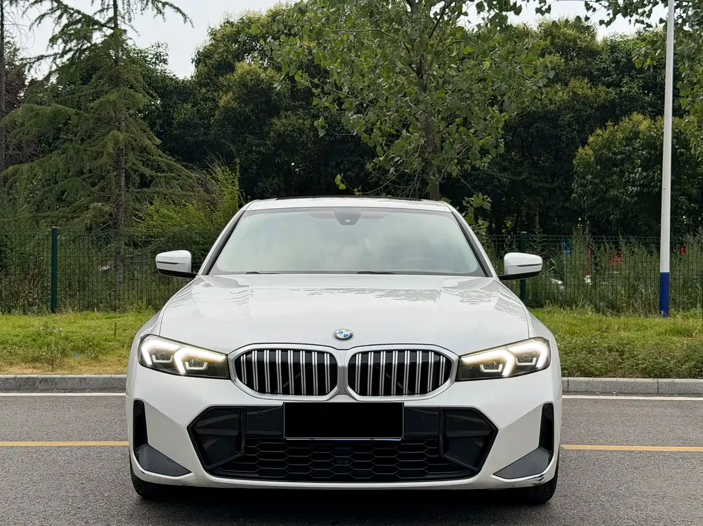 BMW 320Li G28 2024 M Sport Package — вид спереди, фары, решётка радиатора и передний бампер