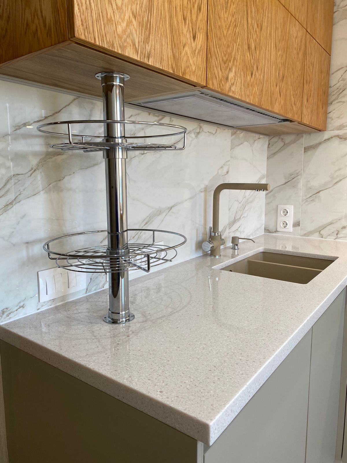 Монолитная столешница Gralit из искусственного камня