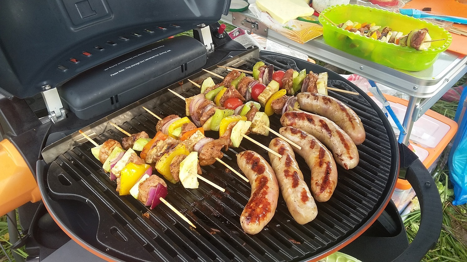 Барбекю на природе, это часть путешествия на автодоме