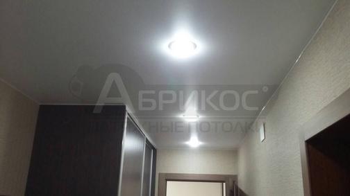 Натяжные потолки в коридор в Красноярске цены и фото работ | Абрикос